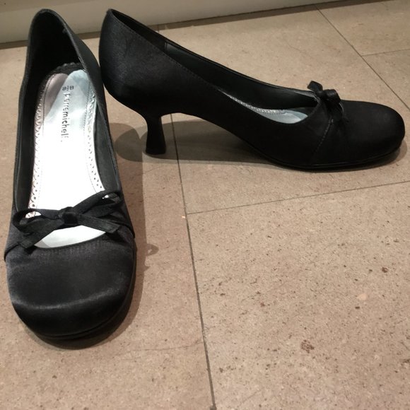 Really cute black satin pumps shoes - Size 8.5 - Picture 2 of 5